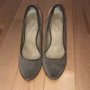 Suede stiletto Pumps w Rubber sole size 8.5